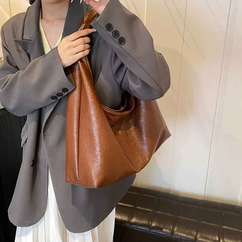 Sac Hobo "Urban Gloss" – L’Icône de la Mode Y2K
