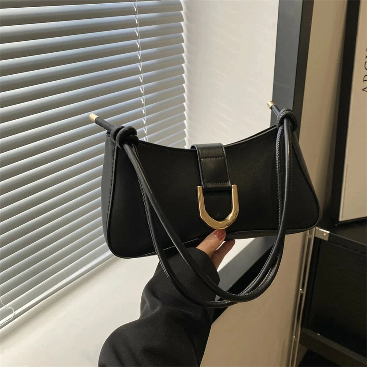 Sac Baguette "Pure Icon" – L'Essentiel du Chic Rétro